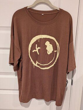 Women's smile face oversize graphic t-shirt - size M